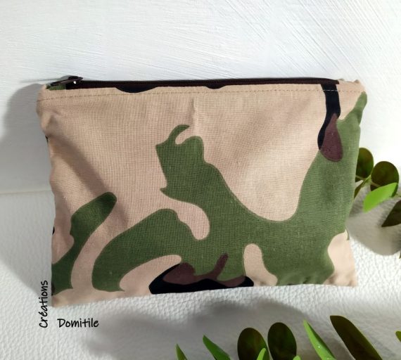 trousse fait mains vert noir et beige